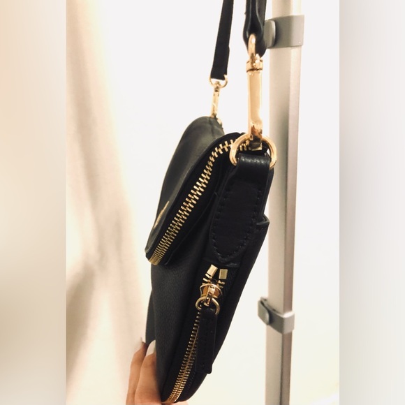 VINCE CAMUTO black leather crossbody purse. Only used ONCE! - Picture 4 of 16